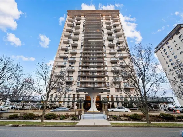 160 Overlook Ave APT 18F, Hackensack, NJ 07601