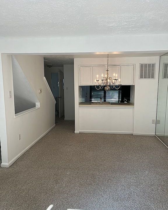 1st image of 227 Hawthorne Dr