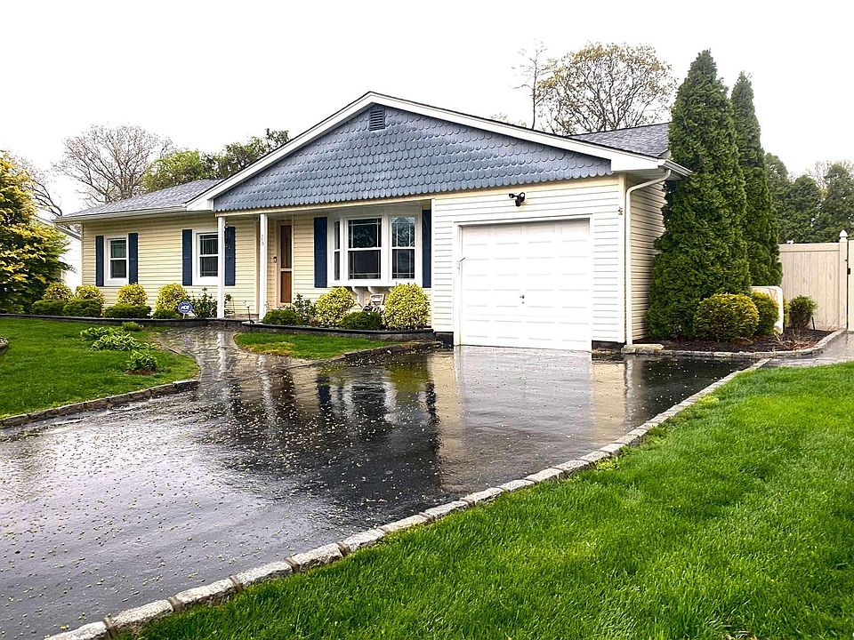 1st image of 26 Hyde Ln