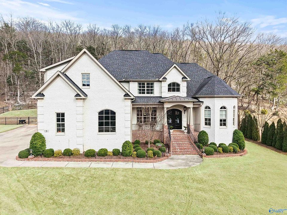 1st image of 5 Brennan Hill Ln