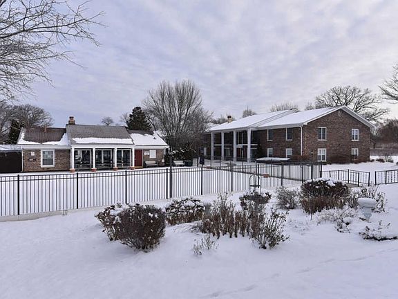 2nd image of 108 Evelyn Ln