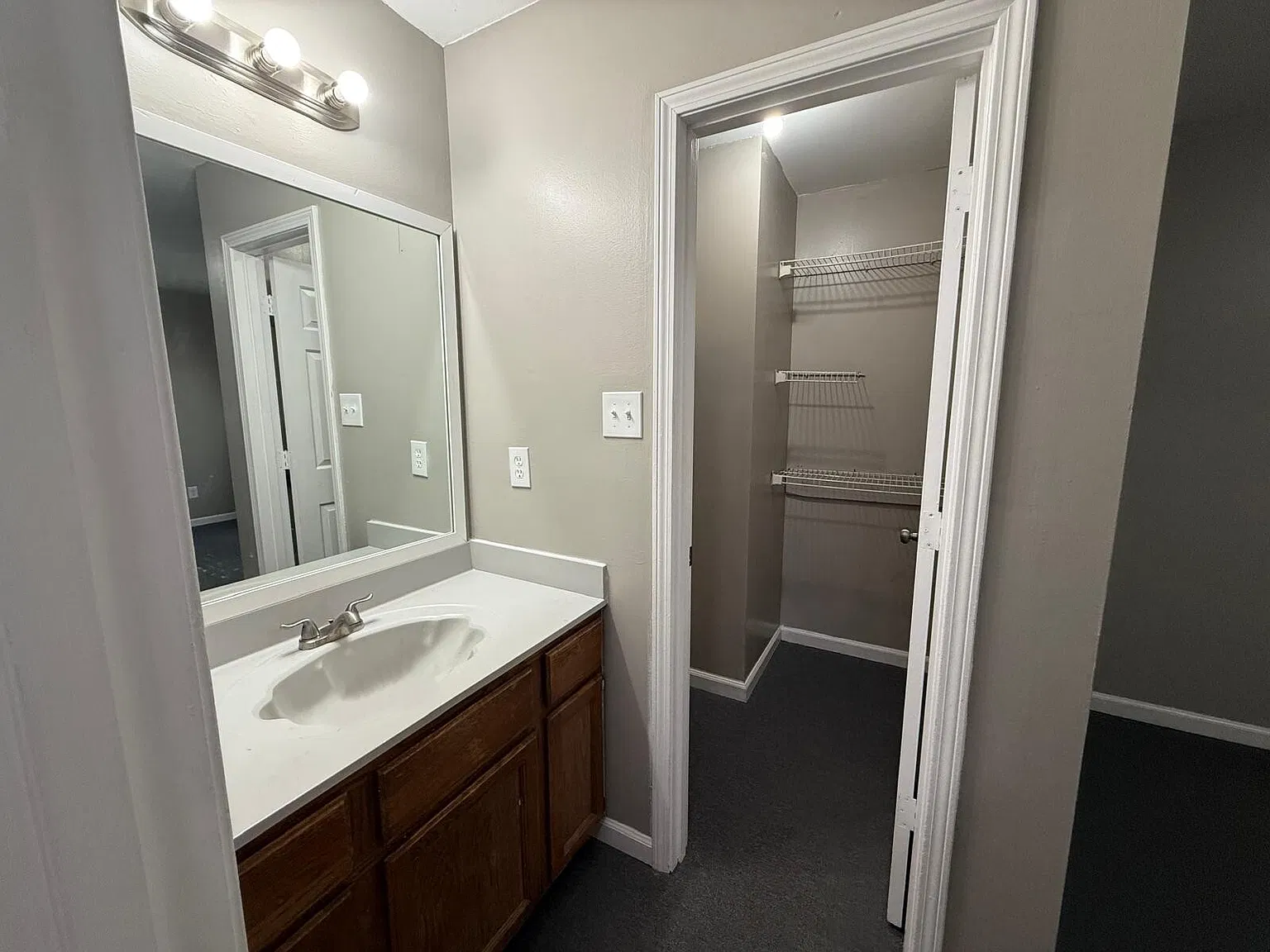 2977 Huntington Trail Dr - Unit... — Photo 2