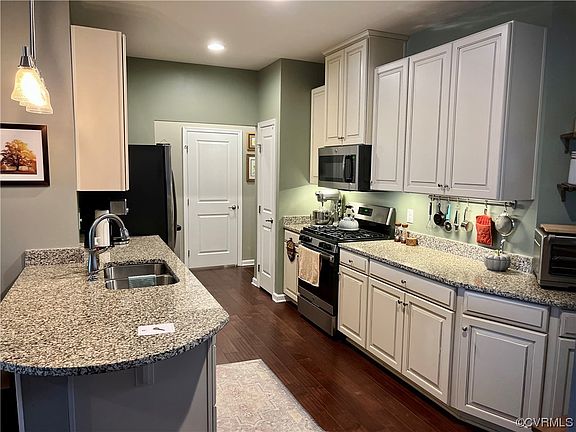 3rd image of 7906 Wistar Woods Ct