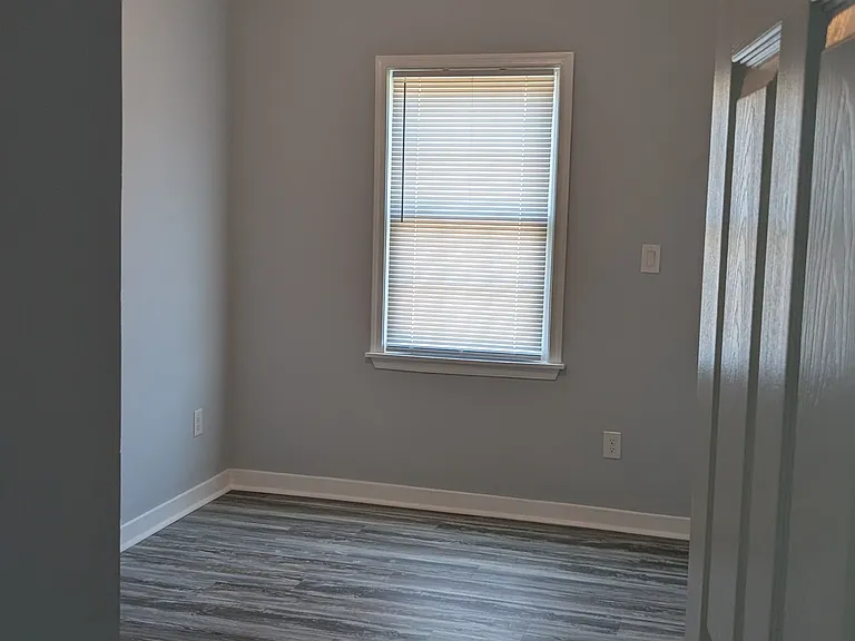 1613 Monteiro Ave — Photo 18