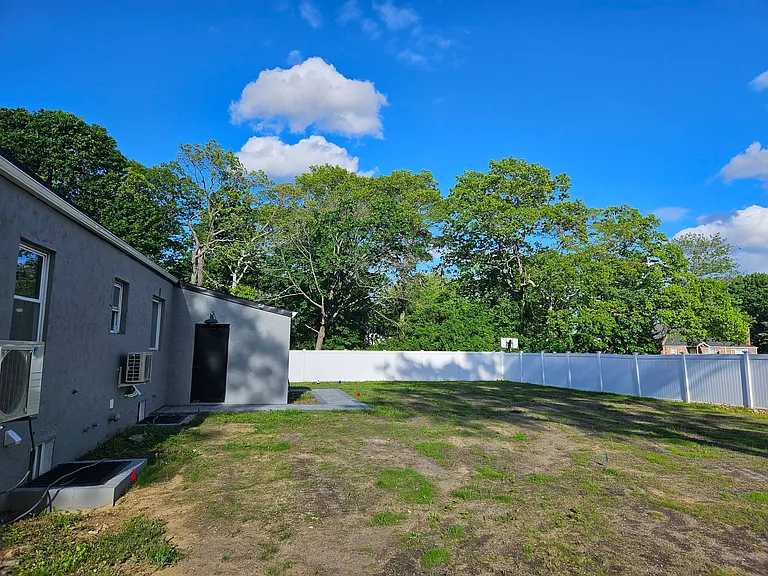 Yerk Ave — Photo 15