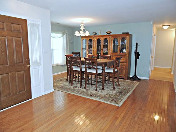 2nd image of 2752 Sterling Ct