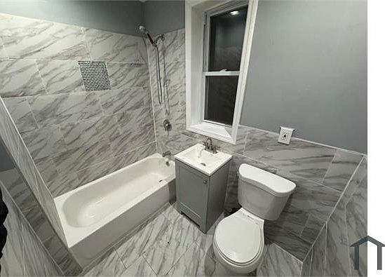 2nd image of 67 9th Ave Floor 2