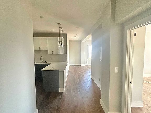 4th image of 900 Chestnut St #2B-1Ba-970Sqft