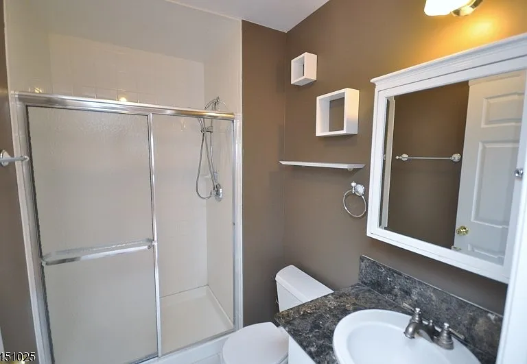 370 Summerhill Dr — Photo 9