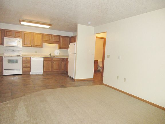 2nd image of 930 Linden Dr APT 102
