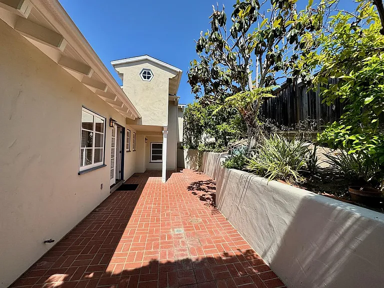 930 Skyline Dr — Photo 15