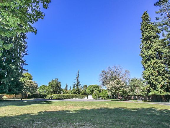5th image of 147 Greenmeadow Way
