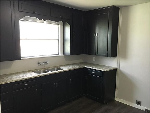 2nd image of 3566 Townsend Dr