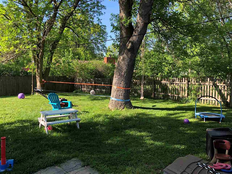 2nd image of 813 Eastmoor Dr