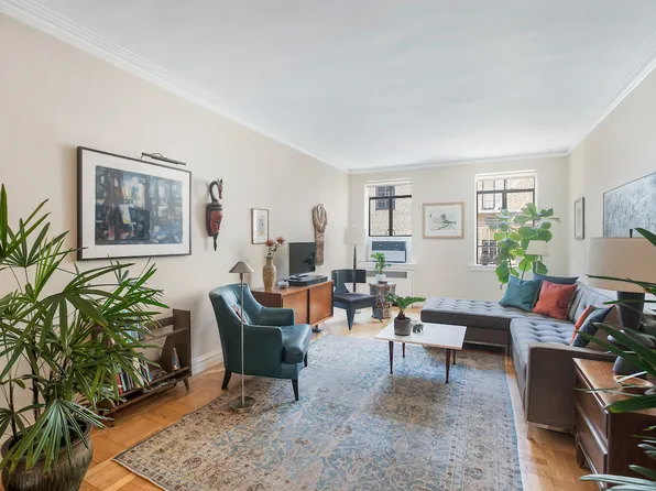 250 West 24th Street image 1 of 10