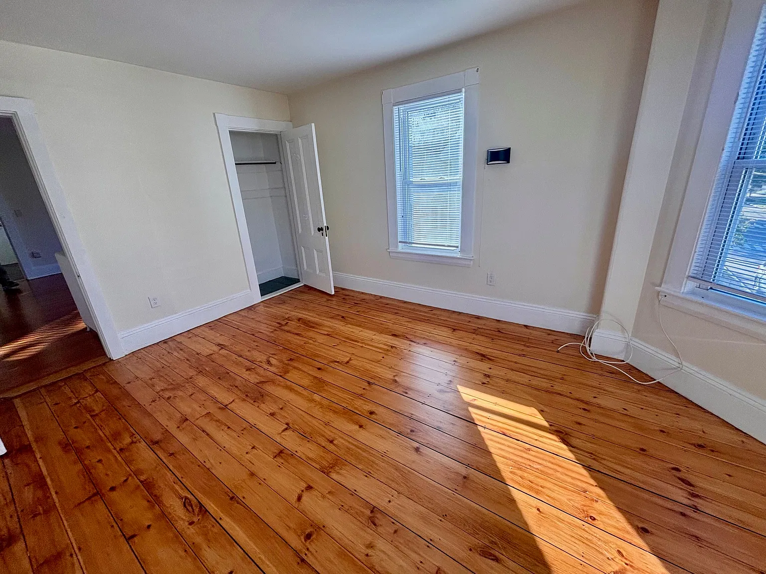 2 bed, 900 sqft, $2,900 — Photo 2