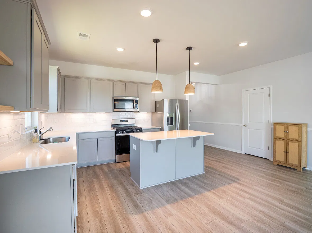 4 bed, 1730 sqft, $2,400 — Photo 2