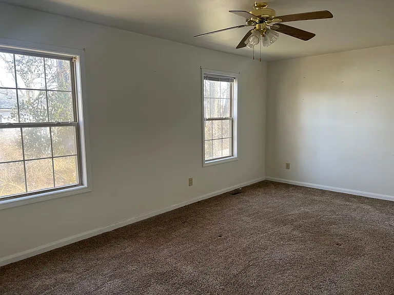 247 E Green St #A — Photo 9