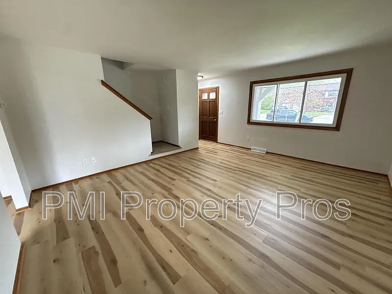 8148 S 88th St — Photo 20