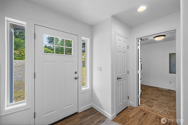 3rd image of 141 E Dunoon Place