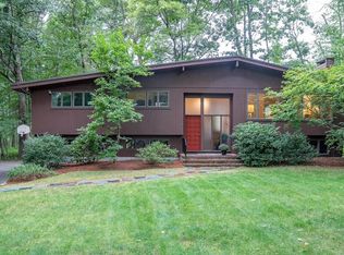 32 Fox Run Rd, Bedford, MA 01730