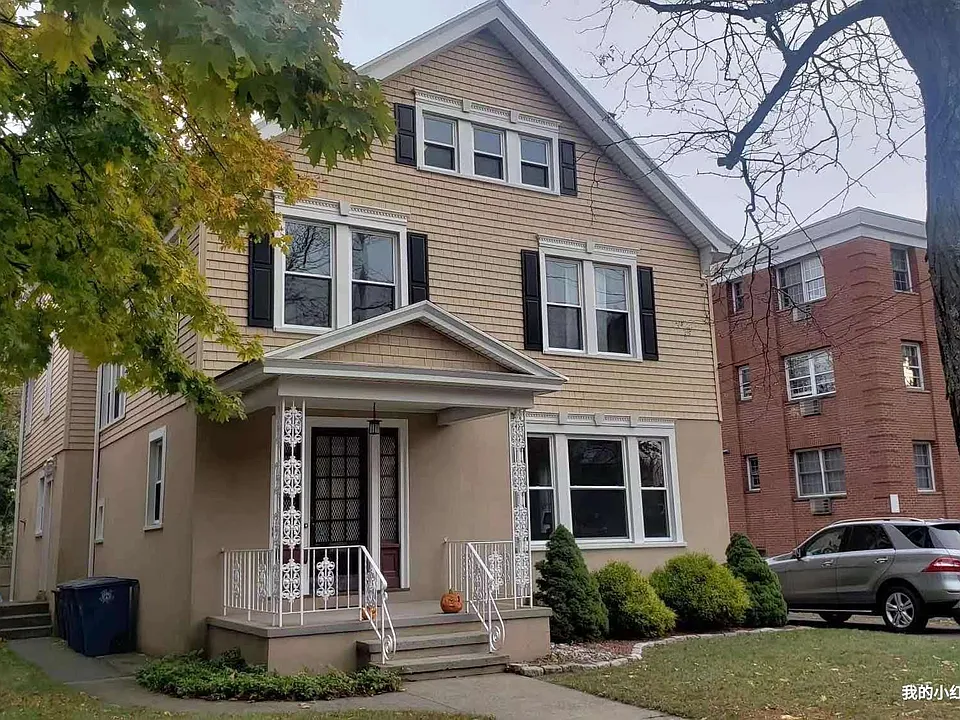 733 Whitney Ave #1