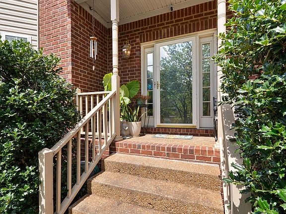 2nd image of 2131 Maricourt St