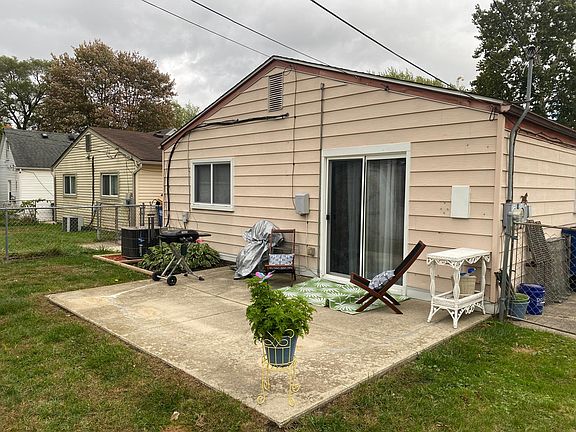 2nd image of 33636 Beechwood St