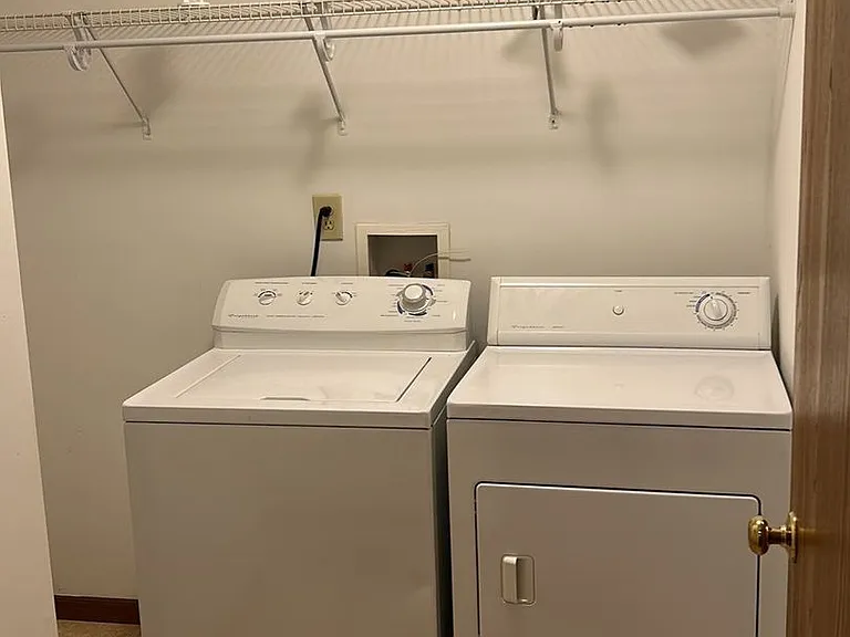 Ledyard Townhomes- Rent By The Bed — Photo 9