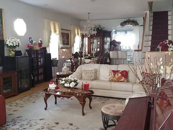 3rd image of 8930 121st St