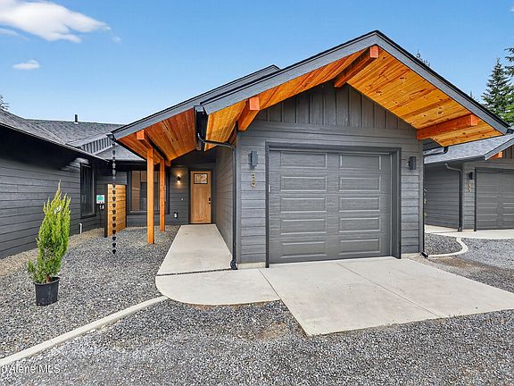 2nd image of 33 Rebecca Ln