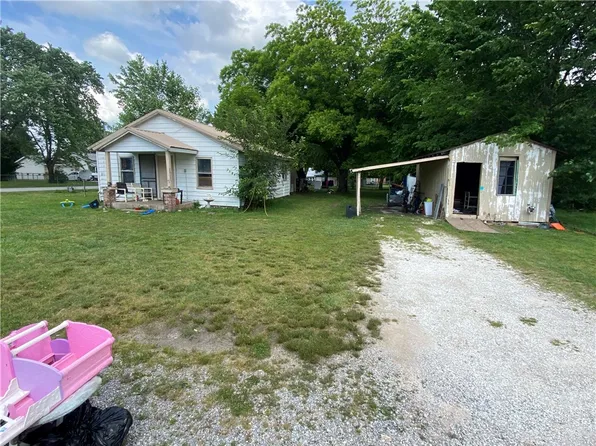 100 Quincy Ave, Lincoln, AR 72744