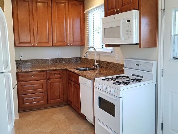 5th image of 1507 Cota Ave