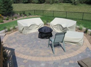 720 Oak Ct, Victoria, MN 55386