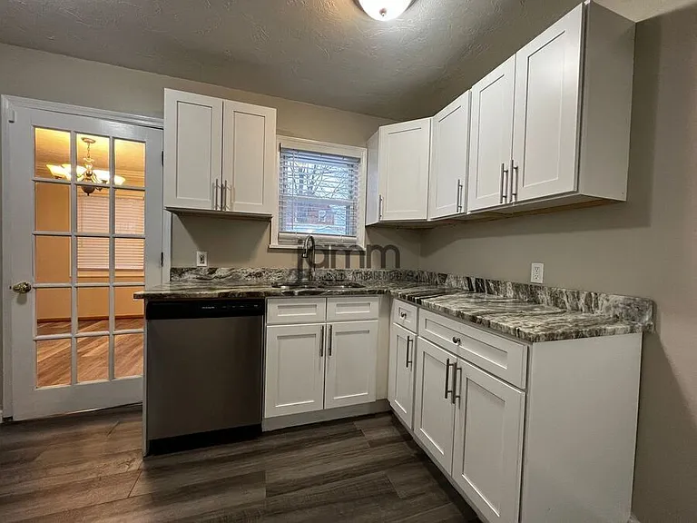 18713 Waterbury Ave — Photo 12