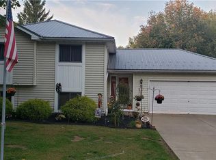 2140 Lakeview Rd, Lake View, NY 14085