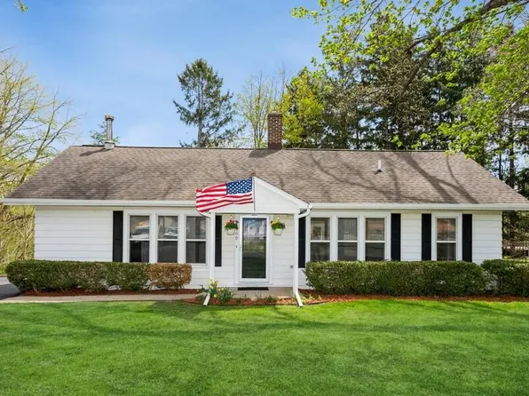 5509 Saint Joseph Ave, Stevensville, MI 49127