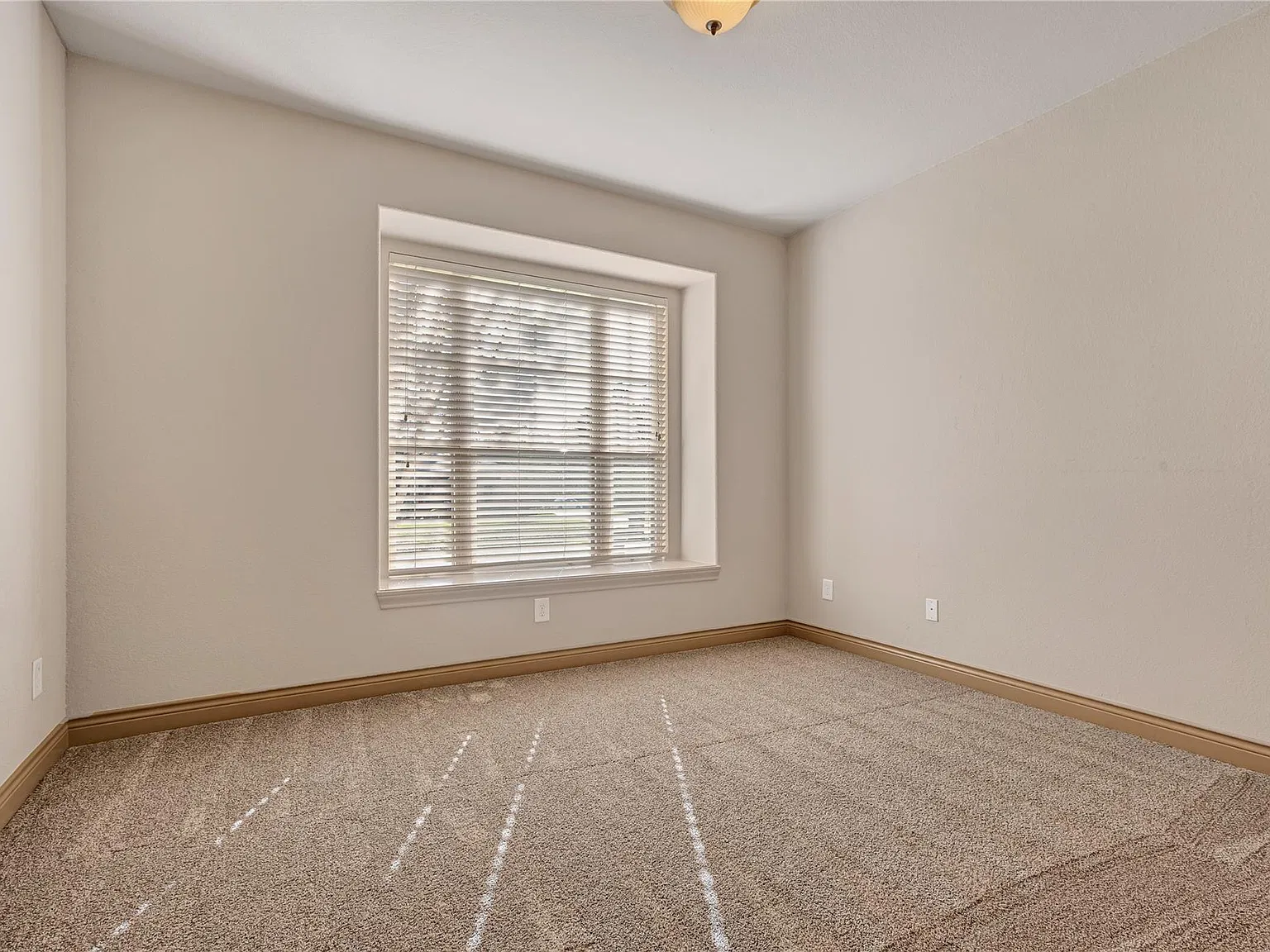 5 bed, 4.0 bath, 3808 sqft, $4,500 — Photo 4