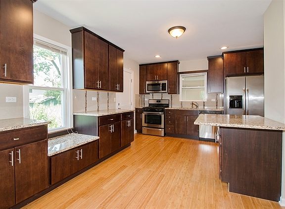 3rd image of 9204 N Lincoln Ave