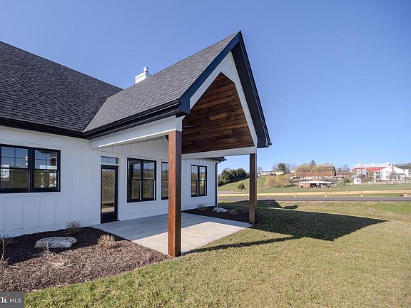 4th image of 15 Walnut Rdg