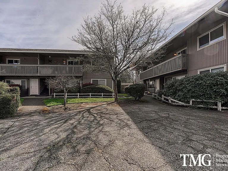 11114 NE 48th Cir #D — Photo 20