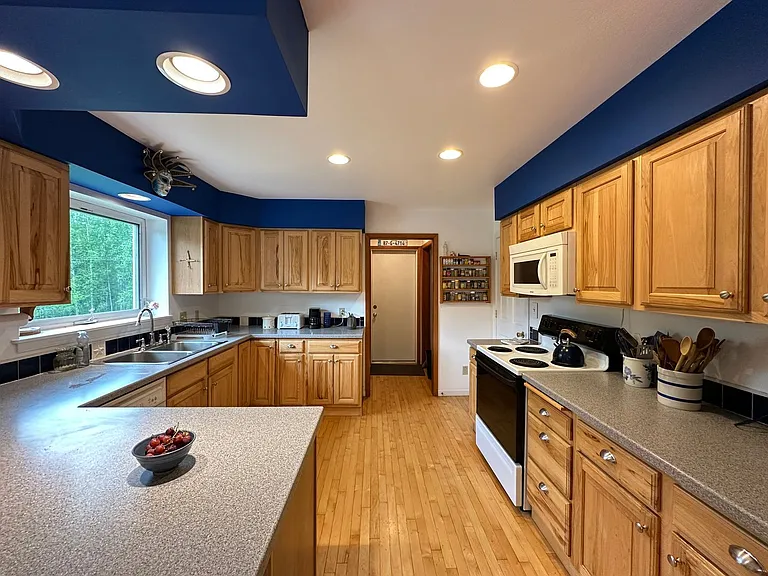 4069 Old Wood Rd — Photo 2