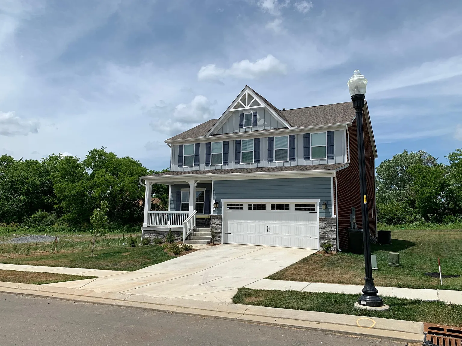 320 Oakley Dr — Photo 3