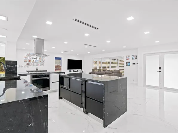 5201 SW 8th St, Plantation, FL 33317
