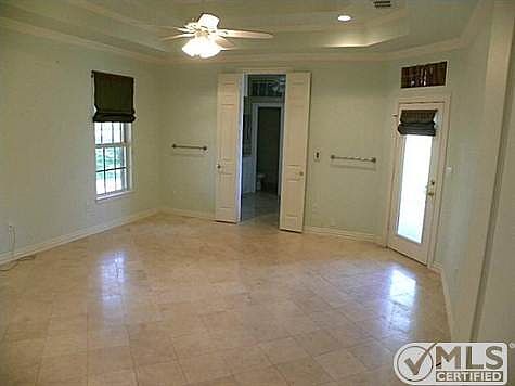 5th image of 135 Thornhill Cir