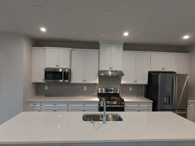 335 E Cochran St — Photo 21