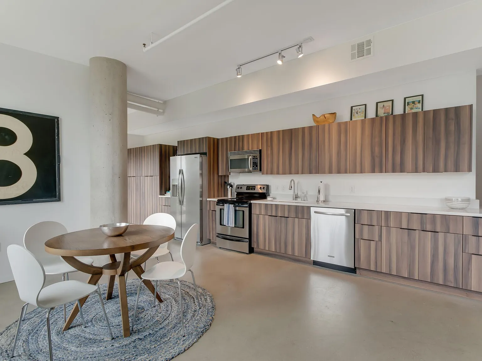 1 bed, 1.5 bath, 1102 sqft, $2,900 — Photo 3