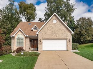 1916 Victoria Ln, Irwin, PA 15642