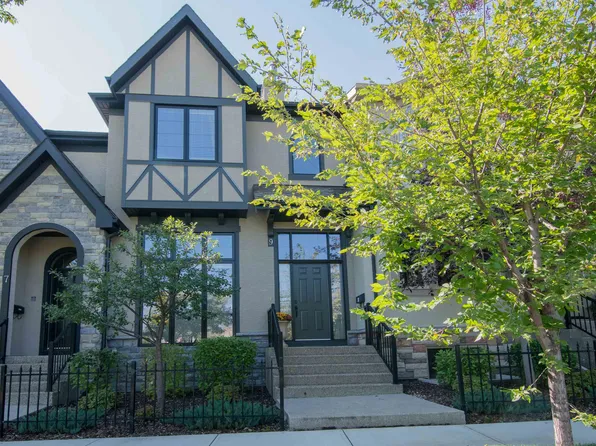 9 Lewis Mackenzie Pl SW, Calgary, AB T3E 7R4