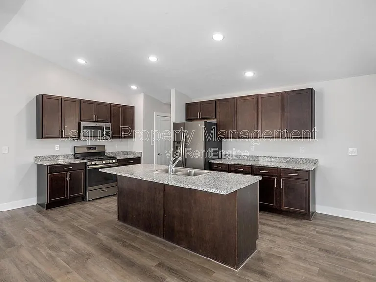 1368 S Village Cir — Photo 10